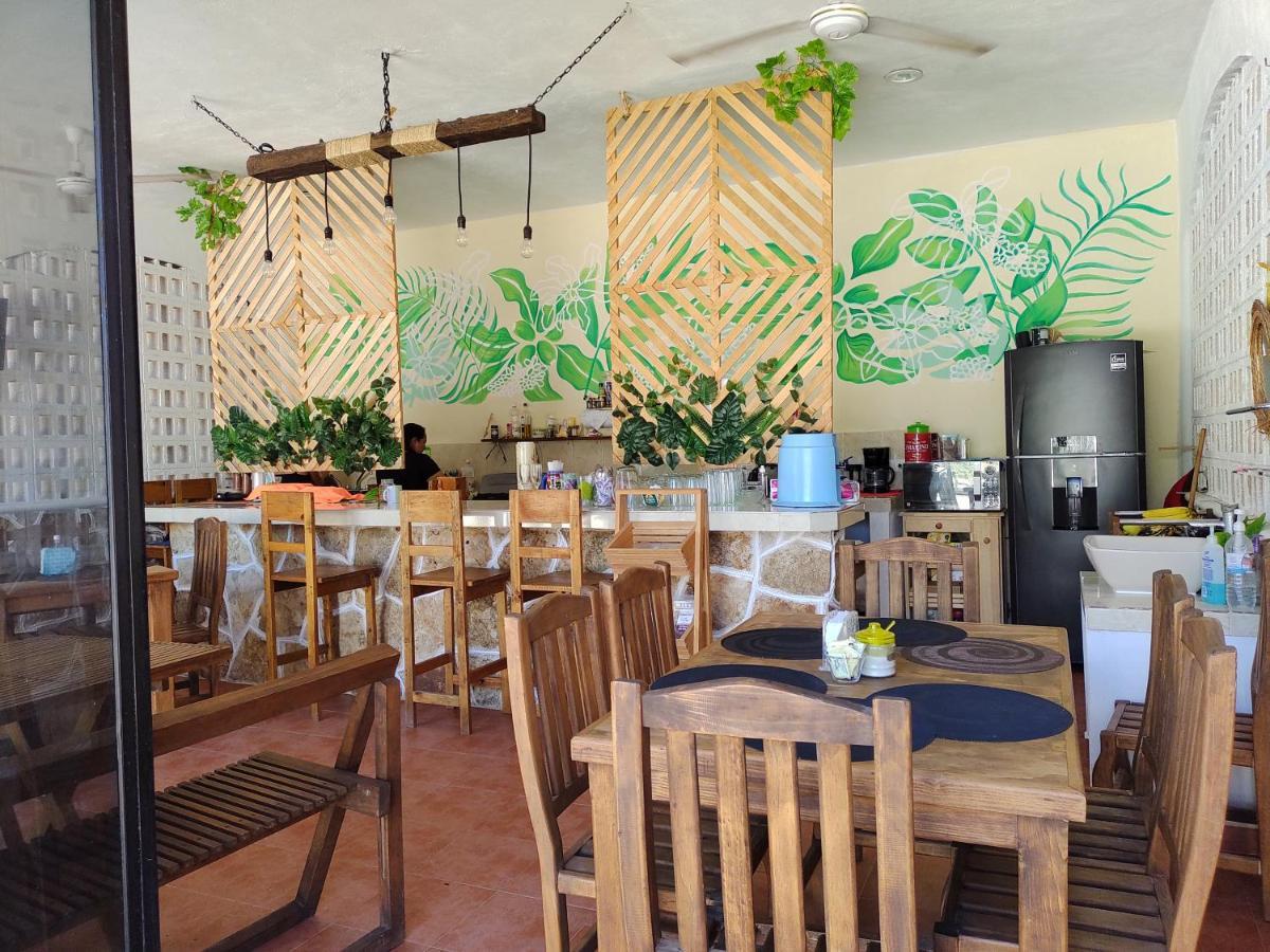 Hotel Villa Gabriela - Restaurant, Bikes ,Lands Tours セレストゥン エクステリア 写真